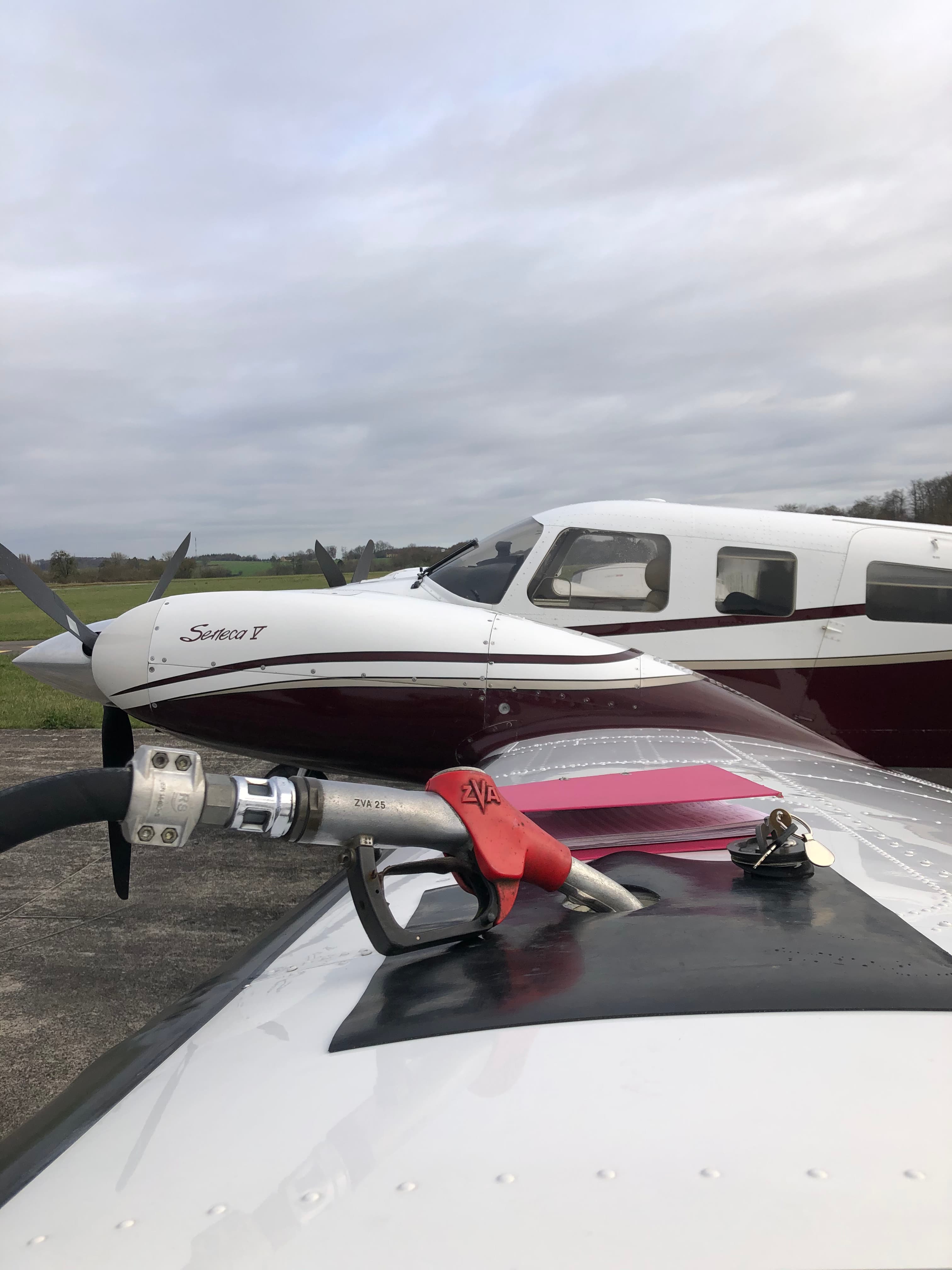 Pompe AVGAS 100LL sur la plateforme LFAX